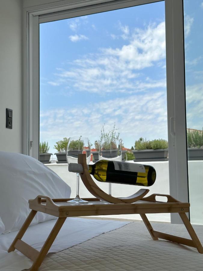 Step One | Luxury Suites Right In The Heart Of Acropolis Next To Metro Station أثينا المظهر الخارجي الصورة