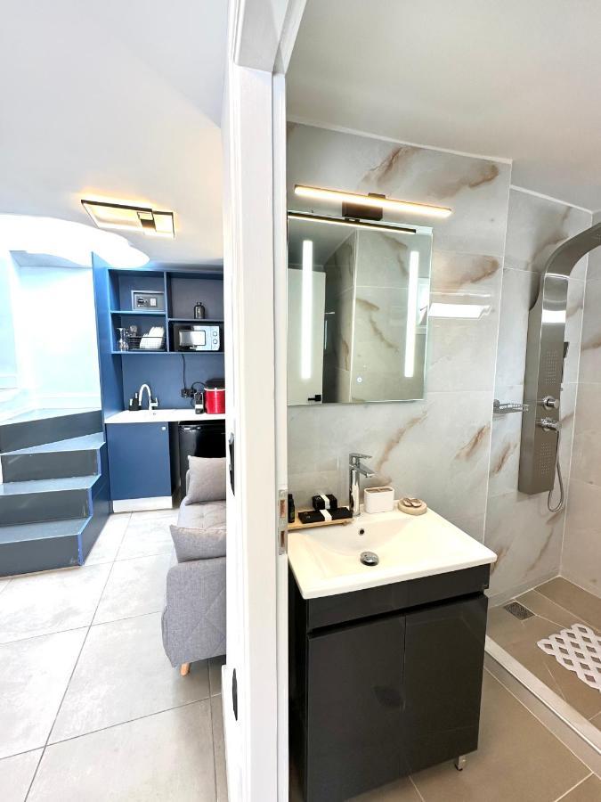 Step One | Luxury Suites Right In The Heart Of Acropolis Next To Metro Station أثينا المظهر الخارجي الصورة