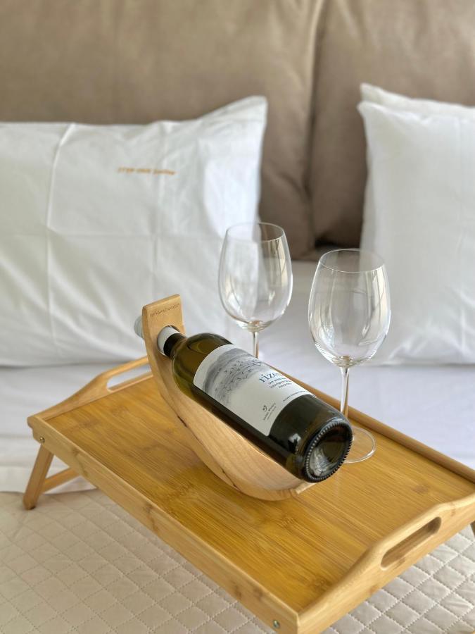 Step One | Luxury Suites Right In The Heart Of Acropolis Next To Metro Station أثينا المظهر الخارجي الصورة