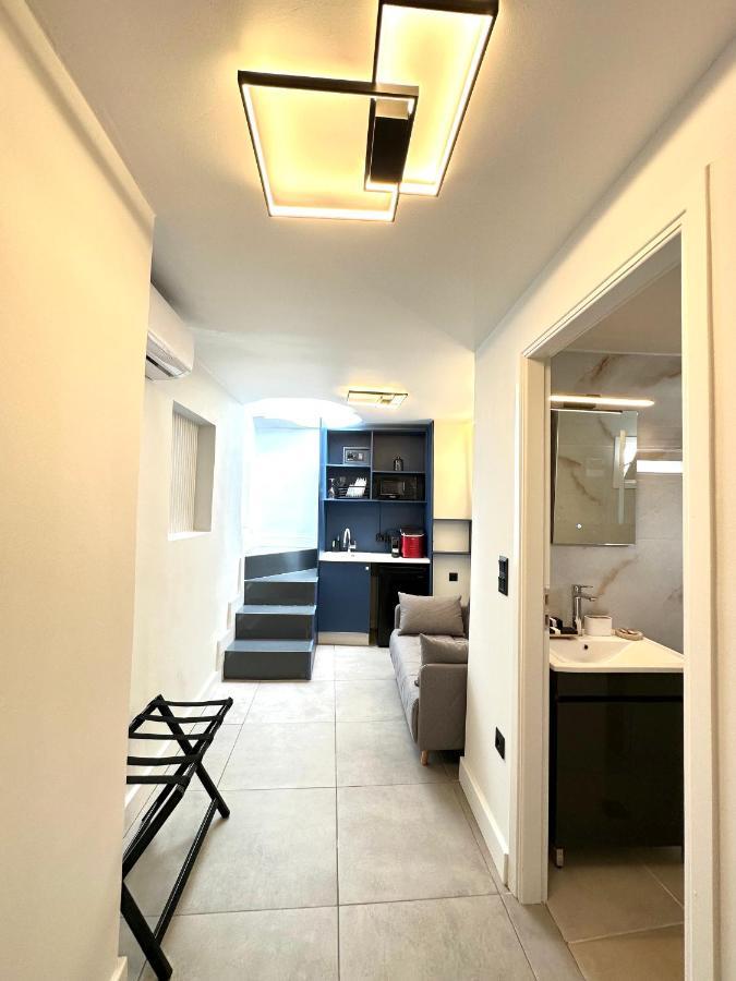 Step One | Luxury Suites Right In The Heart Of Acropolis Next To Metro Station أثينا المظهر الخارجي الصورة