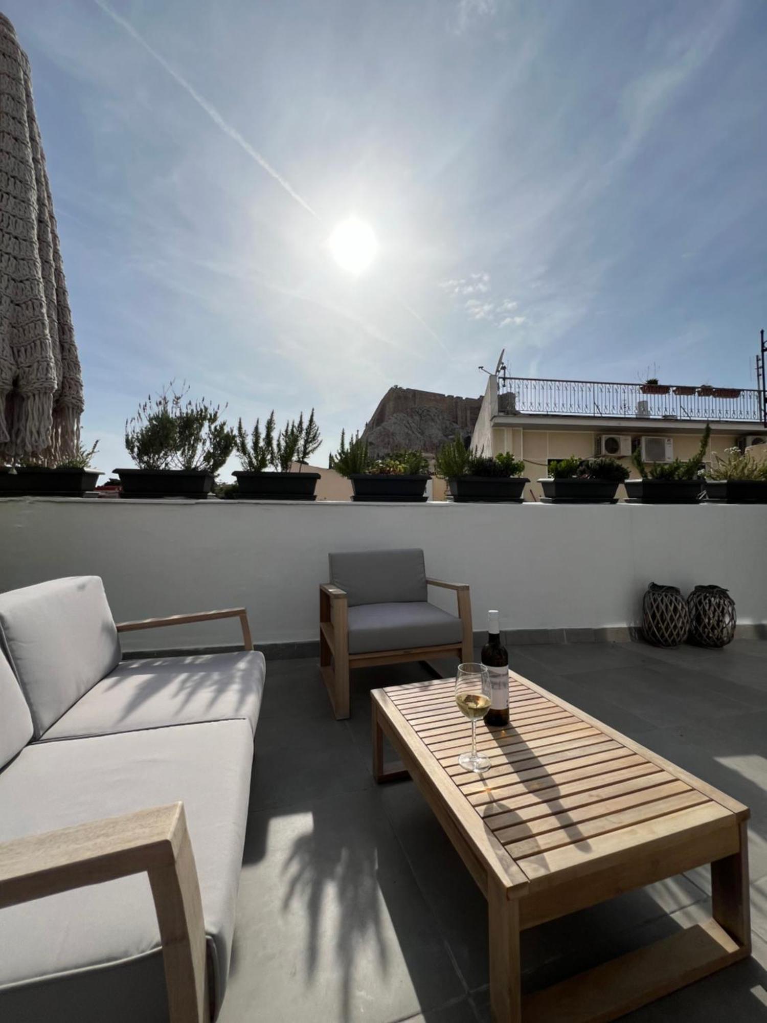 Step One | Luxury Suites Right In The Heart Of Acropolis Next To Metro Station أثينا المظهر الخارجي الصورة