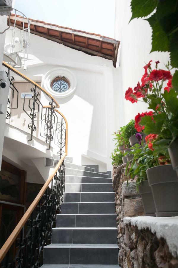 Step One | Luxury Suites Right In The Heart Of Acropolis Next To Metro Station أثينا المظهر الخارجي الصورة