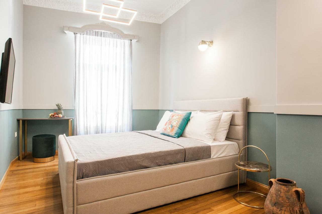 Step One | Luxury Suites Right In The Heart Of Acropolis Next To Metro Station أثينا المظهر الخارجي الصورة