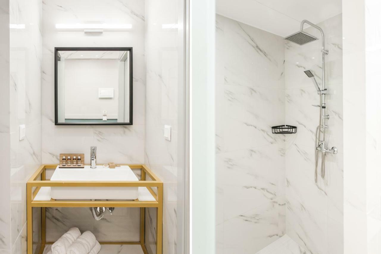 Step One | Luxury Suites Right In The Heart Of Acropolis Next To Metro Station أثينا المظهر الخارجي الصورة