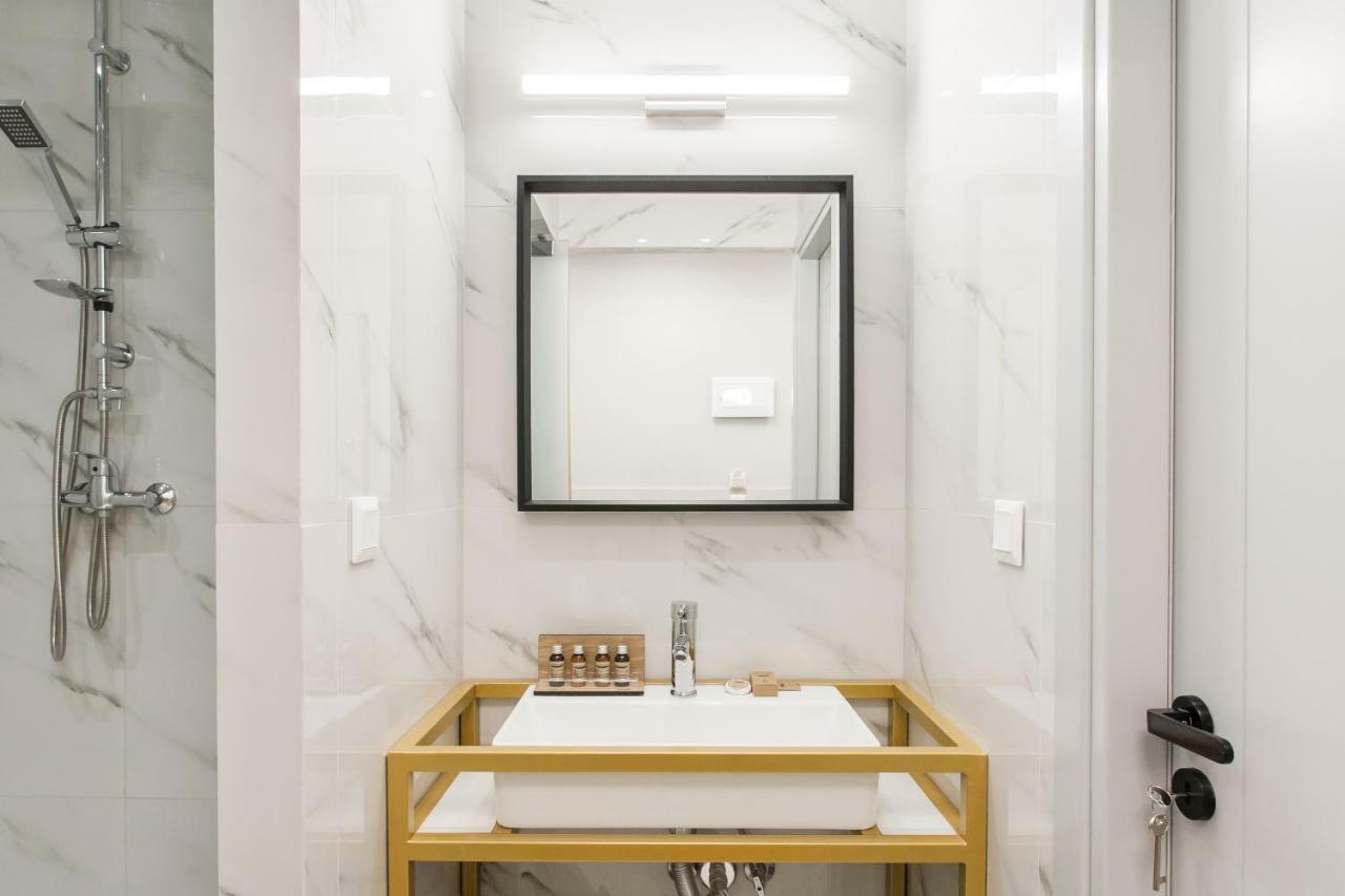 Step One | Luxury Suites Right In The Heart Of Acropolis Next To Metro Station أثينا المظهر الخارجي الصورة