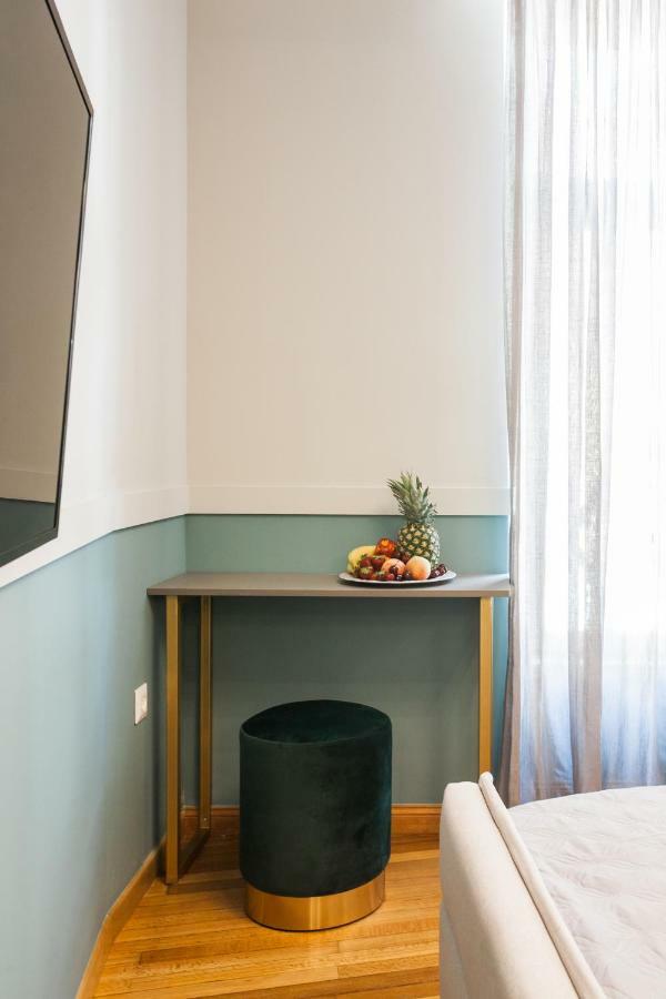 Step One | Luxury Suites Right In The Heart Of Acropolis Next To Metro Station أثينا المظهر الخارجي الصورة