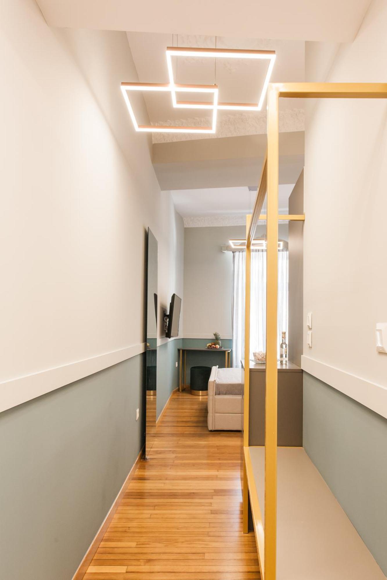 Step One | Luxury Suites Right In The Heart Of Acropolis Next To Metro Station أثينا المظهر الخارجي الصورة