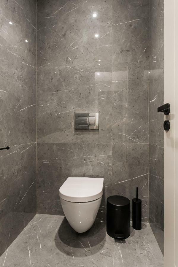 Step One | Luxury Suites Right In The Heart Of Acropolis Next To Metro Station أثينا المظهر الخارجي الصورة