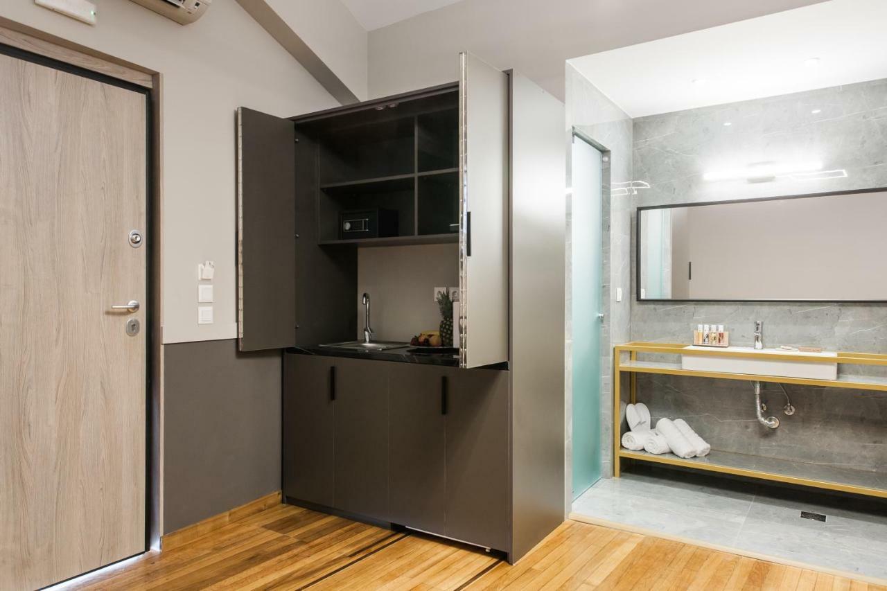 Step One | Luxury Suites Right In The Heart Of Acropolis Next To Metro Station أثينا المظهر الخارجي الصورة